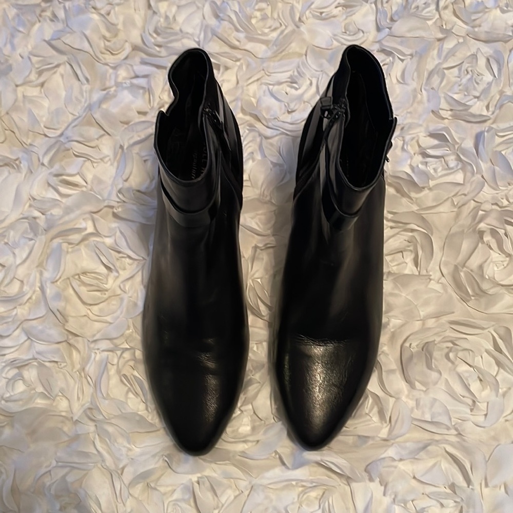 Cole HAAN signature black leather ankle boots